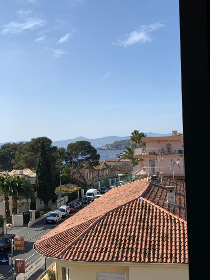 Plage A 200 Metres. Vue Mer Et Esterel ! Renove Lägenhet Saint-Raphaël Exteriör bild